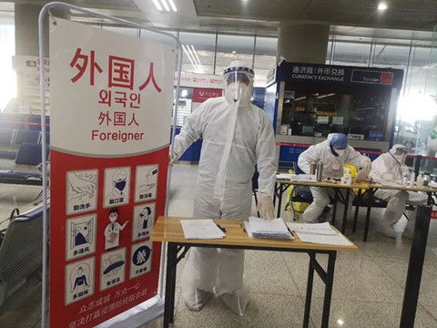 青春志愿匯暖流，百人先鋒守國門——城陽團區委組建機場志愿服務百人沖鋒團，全力保障翻譯服務